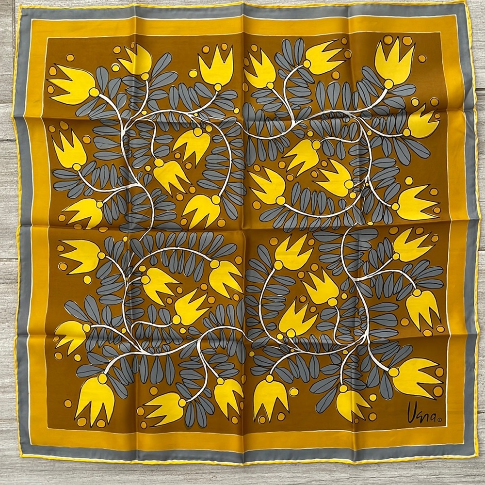 Vera Neumann- Beautiful stylish silk scarf in perfect condition